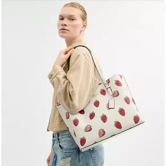 Coach Mollie Tote Bag With Strawberry Print In Canvas/Gold/Chalk CAQ65 NWT - Picture 6 of 9